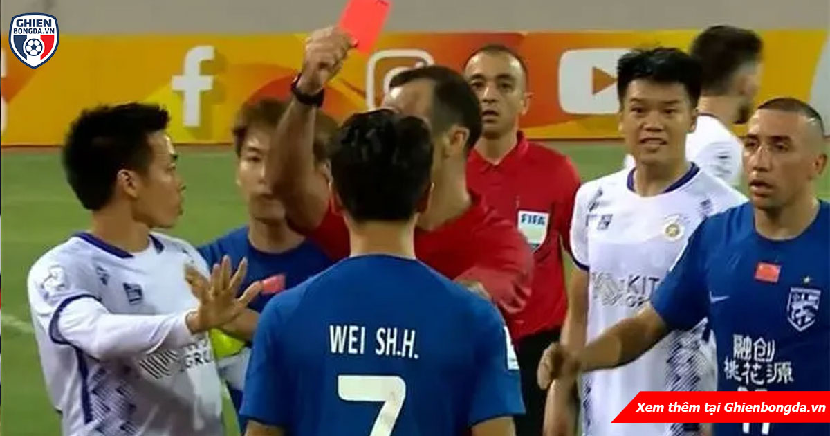 Cầu thủ Trung Quốc đá vào mặt Xuân Mạnh bị AFC phạt cực nặng