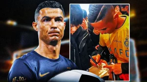 Fake Cristiano Ronaldo surprises Chinese fans by signing autographs