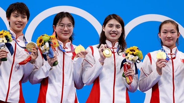 china gold medal swimmers 210729 1180 7006