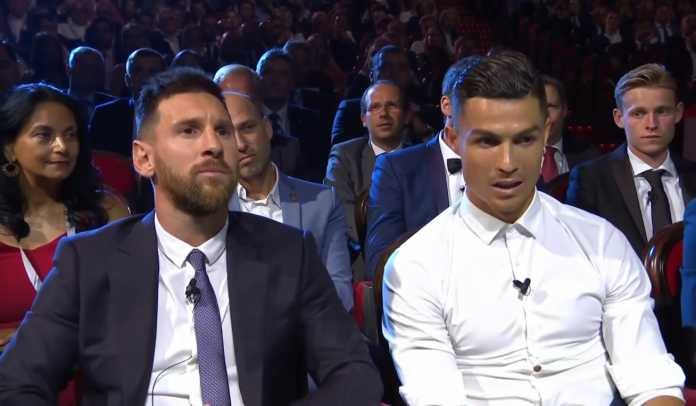 Lionel Messi duduk bareng Cristiano Ronaldo 696x406 1