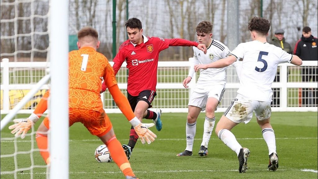 11 bàn/8 trận, sao trẻ M.U khiến Châu Âu náo loạn 3 maxresdefault 6