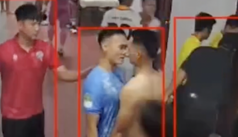 Vụ ẩu đả ở giải Hạng Nhất: CLB của Xuân Nam lên tiếng rồi… xóa bài, VFF ra án 1 xuan nam van son 00245968