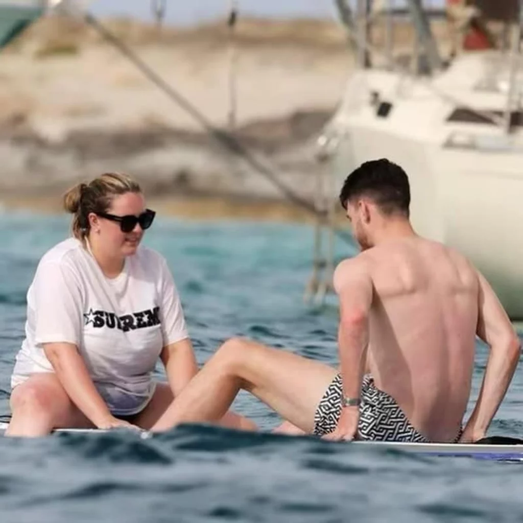 Chuyện tình như mơ của Declan Rice và bạn gái bị chê kém sắc 1 437408938436210458904269393635902366212621n 1722566326430