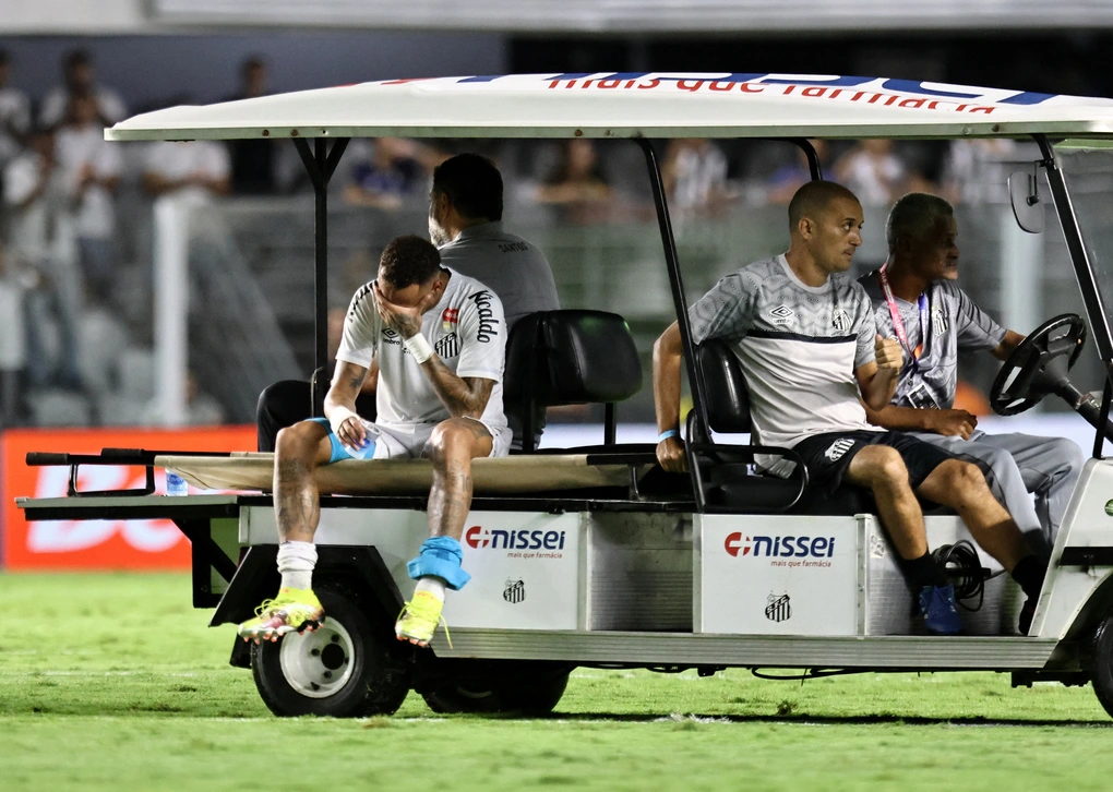 neymar chan thuong 17448571813561434844049 1744873785279