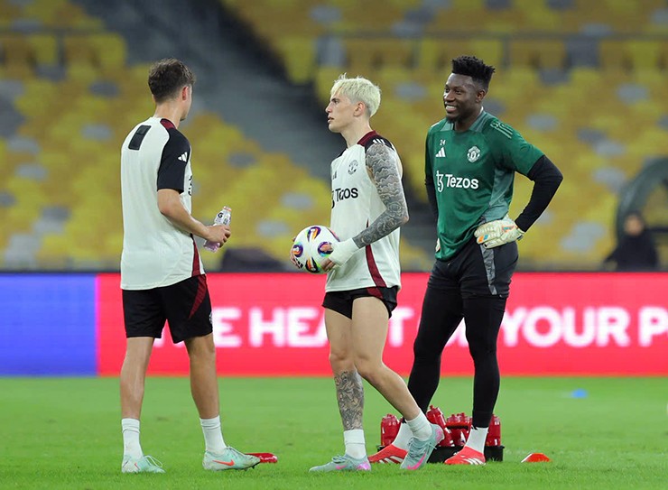 Dàn sao M.U thở dốc trong buổi tập trước ngày gặp đội Đông Nam Á 7 m2 1748354832 669 width740height543