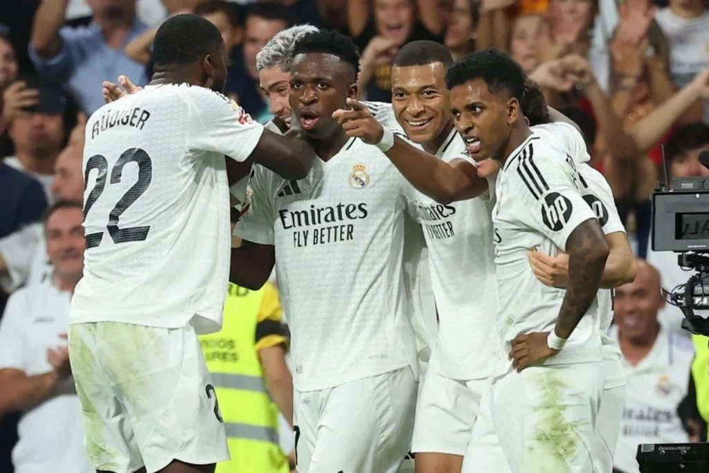 Phản ứng của dàn sao Real khi cùng nhau xem trận Barca thua Inter 2 mbappe crop 1725235234139