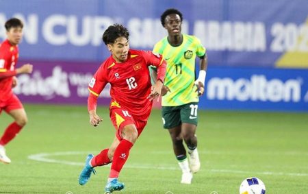 Video bong da U16 Viet Nam U16 Saudi Arabia doi cong hap dan 4 phut 2 ban u16 vi t nam 740 copy 1748761266 106 width740height492 e1748766061874