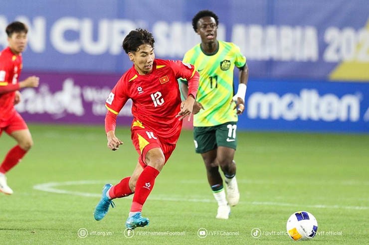 Thi đấu quả cảm, U16 Việt Nam ngược dòng chấn động trước Saudi Arabia 1 Video bong da U16 Viet Nam U16 Saudi Arabia doi cong hap dan 4 phut 2 ban u16 vi t nam 740 copy 1748761266 106 width740height492