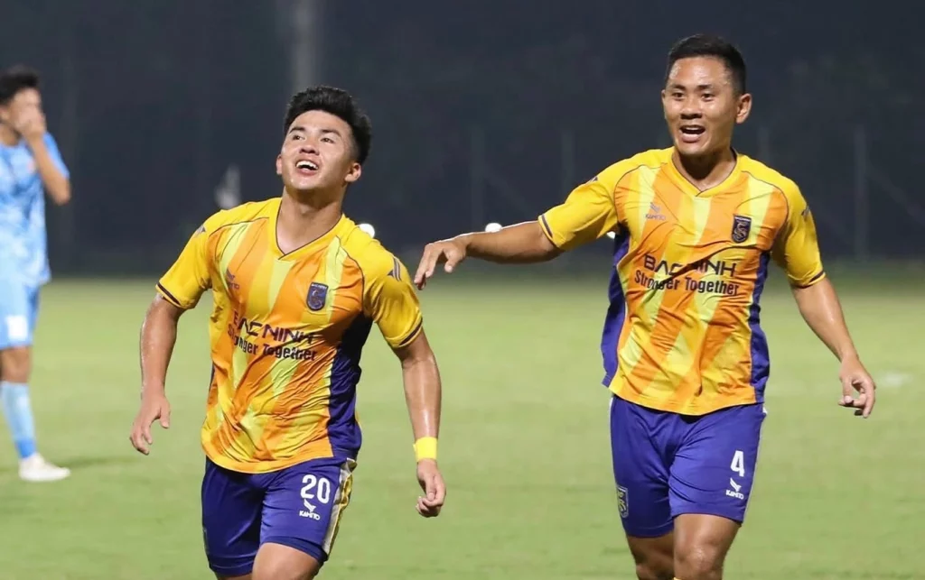 Xác định 2 đội bóng đầu tiên giành vé lên hạng sớm 2 bacninhjpg 1750170985281