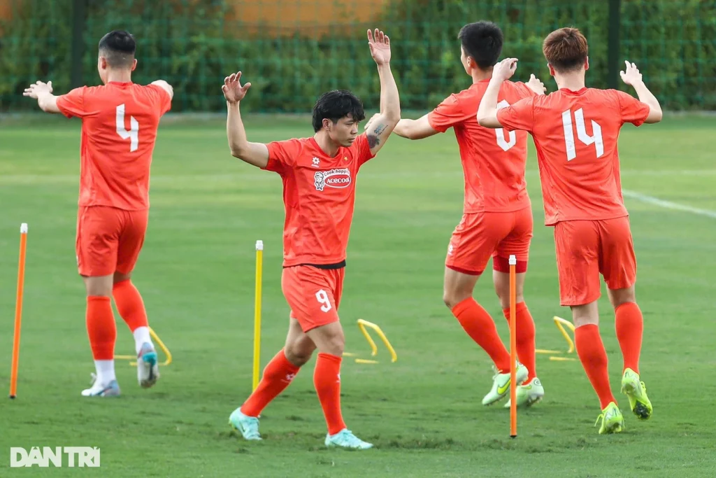 Công Phượng báo tin vui, Việt Nam có đội hình mạnh nhất đấu Malaysia 4 congphuongdmqjpg 1748784706167