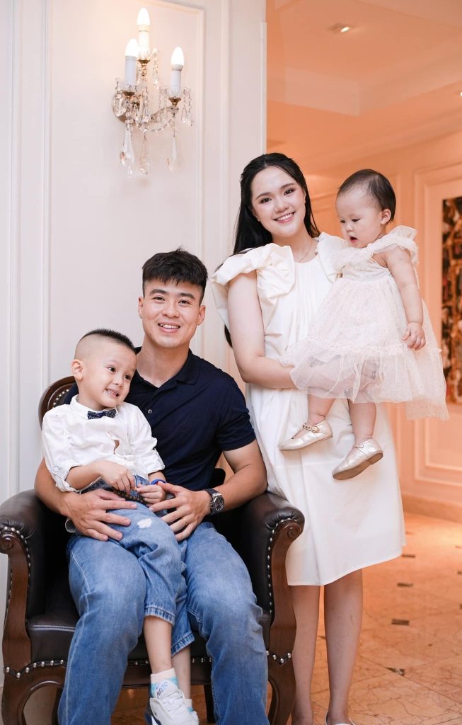 Thực hư về căn nhà phố cổ trị giá vài chục tỷ của Duy Mạnh 3 vo chong do duy manh lan dau de lo co ngoi gia vai chuc ty tren pho co ha noi 69d579759a5e4a4db7a0aef90a2d3411 791