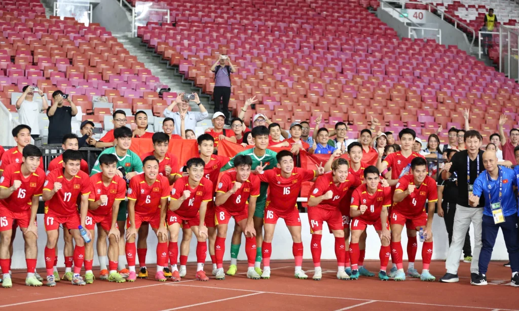 Phản ứng của CĐV Indonesia khi gặp U23 Việt Nam ở chung kết 3 z6840779665830 fca2bd2e0dbe7694fb493bed39c55d68 1753443889