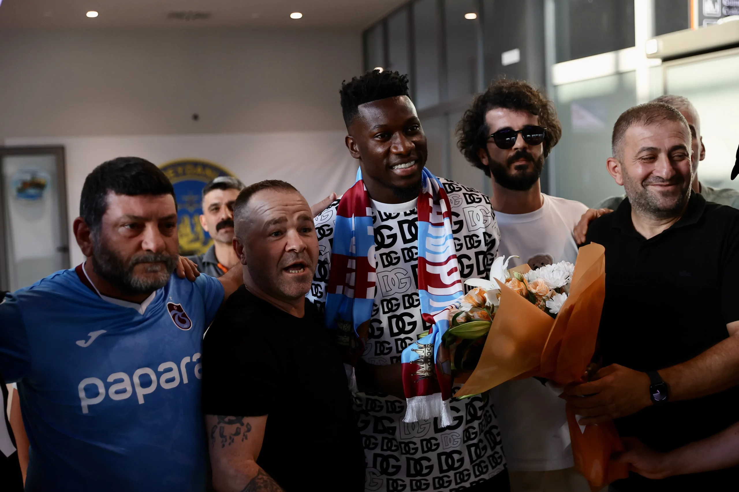 Andre Onana được chào đón như người hùng ở đội bóng mới