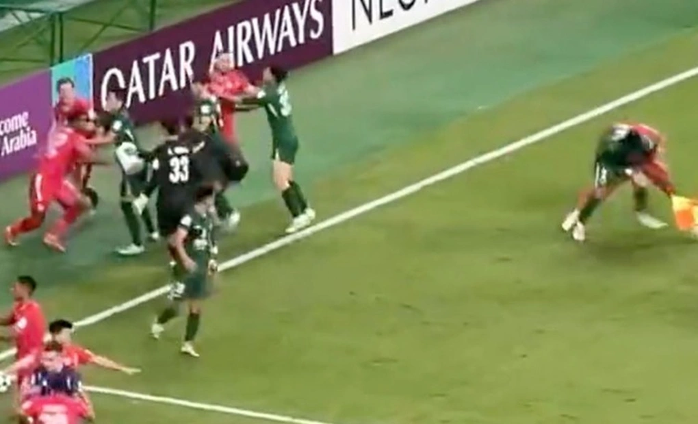 CLB CAHN xô xát dữ dội với đội Trung Quốc sau trận hoà ở Cúp C2 1 au da trung quoc 2jpg 1758216928981