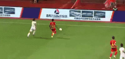 Cầu thủ Trung Quốc đẩy đối thủ ngã gãy cổ 1 X2Twitter.com ogrtfvkoKBtYqBcj 188p