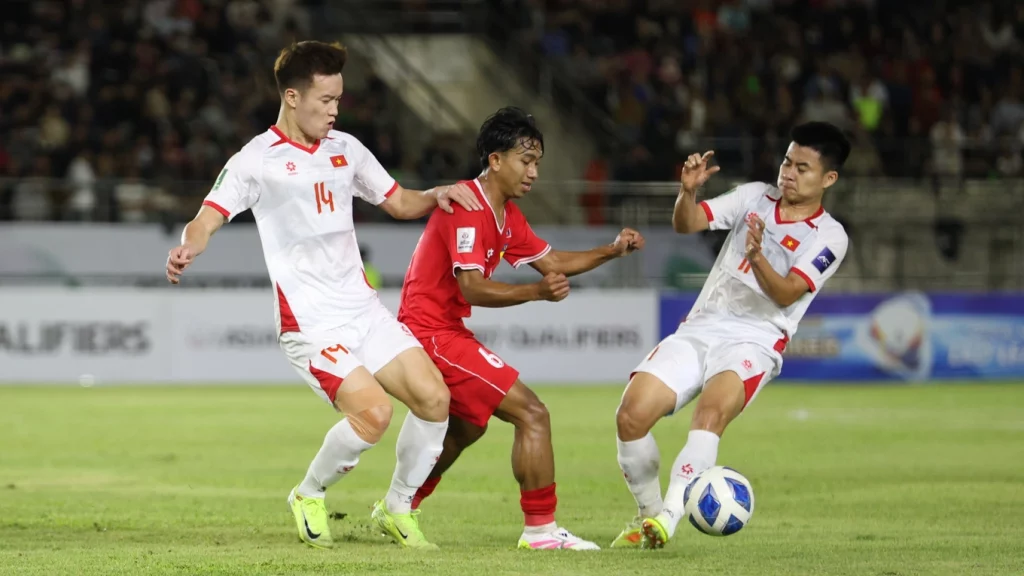 Phản ứng của CĐV Đông Nam Á khi Việt Nam vất vả trước Lào 2 dtvn5jpg 1763566452007