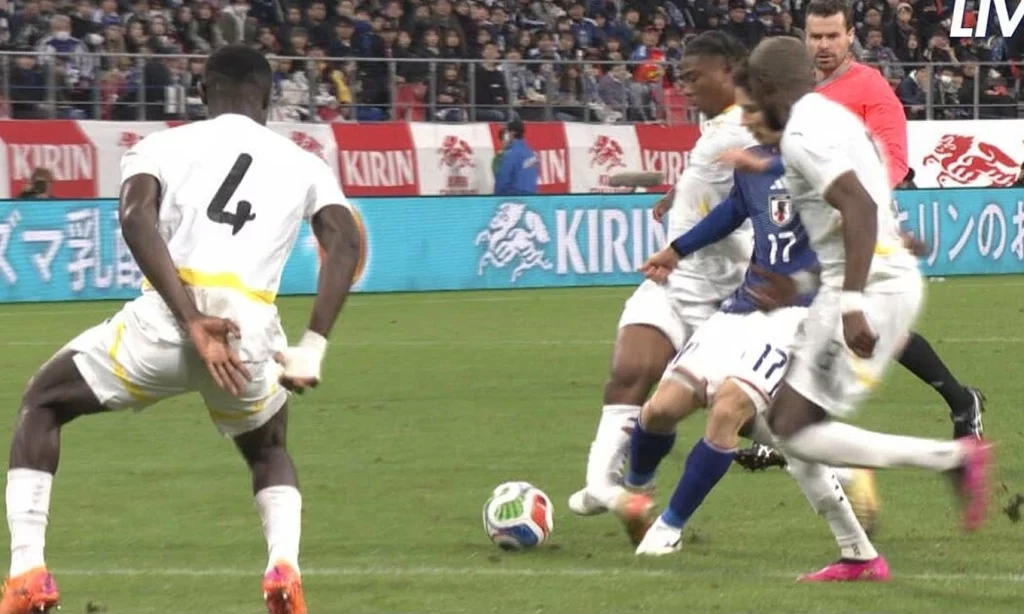 tuyen thu nhat ban sut gay chan ngoi sao ghana 1763136517274