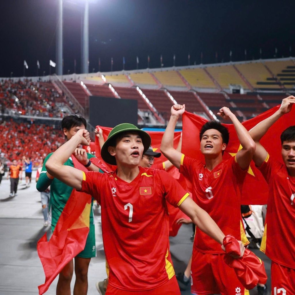 CĐV Thái Lan: "Cầu thủ Việt Nam chạy không biết mệt suốt 120' còn chúng ta chỉ đi bộ" 3 599732837 122156544932875032 357523496405177998 n