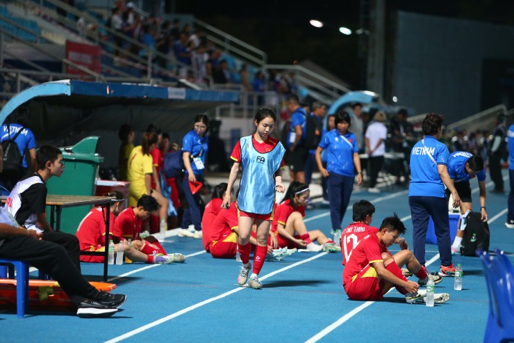 Tuyen nu Viet Nam mat oan qua phat den hot girl Thanh Nga chet lang sau tran thua Philippines 13 1765204689 36 width740height493