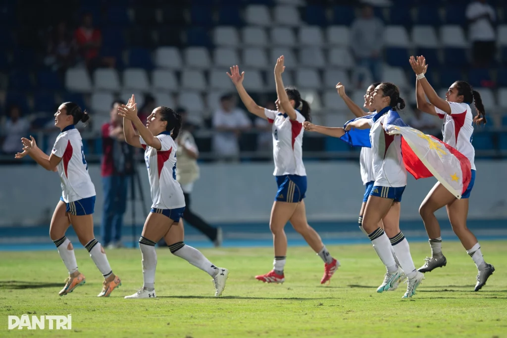 Truyền thông Philippines: Đáng ra chúng ta đã thua, ĐT nữ Việt Nam chịu oan ức 4 bong da nu25jpg 1766002398528