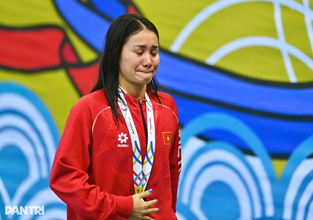 Kình ngư Mỹ Tiên lên tiếng sau khoảnh khắc bật khóc trên bục nhận HCB 2 mytien1l13 12 25jpeg 1765639789787 1