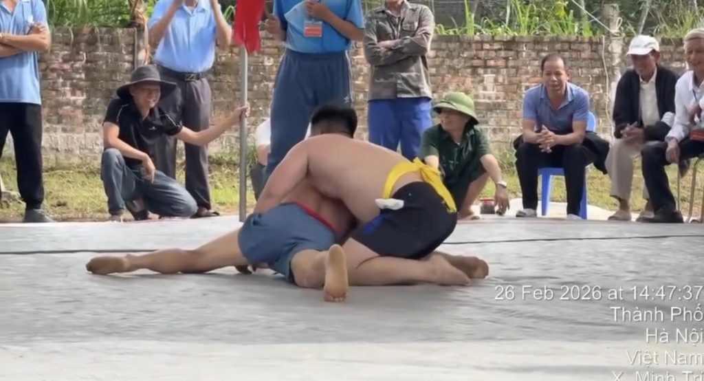 Đô vật quật gãy cổ, làm tử vong người đàn ông trong hội làng có bị truy tố? 2 643959451 122194863692388140 6303503972635053328 n