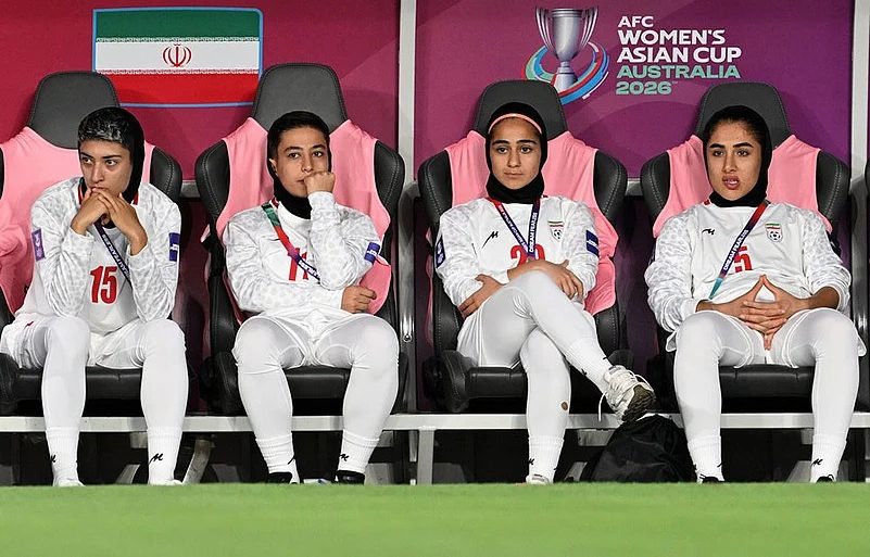 Cầu thủ nữ Iran ra tín hiệu cầu cứu trước khi phải về nước 1 nu iran lo lang asian cup e1772946669998