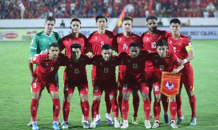 CĐV Thái Lan: "Quyết không nhập tịch như Việt Nam, chúng ta cần giữ bản sắc" 3 Viet Nam ap sat Thai Lan tren bang xep hang FIFA cho ngay doi lai ngoi so 1 dong Nam a i tuy n vi t nam 3 0 malaysia 1 copy 1775120610 838 width740height493 e1775175767534