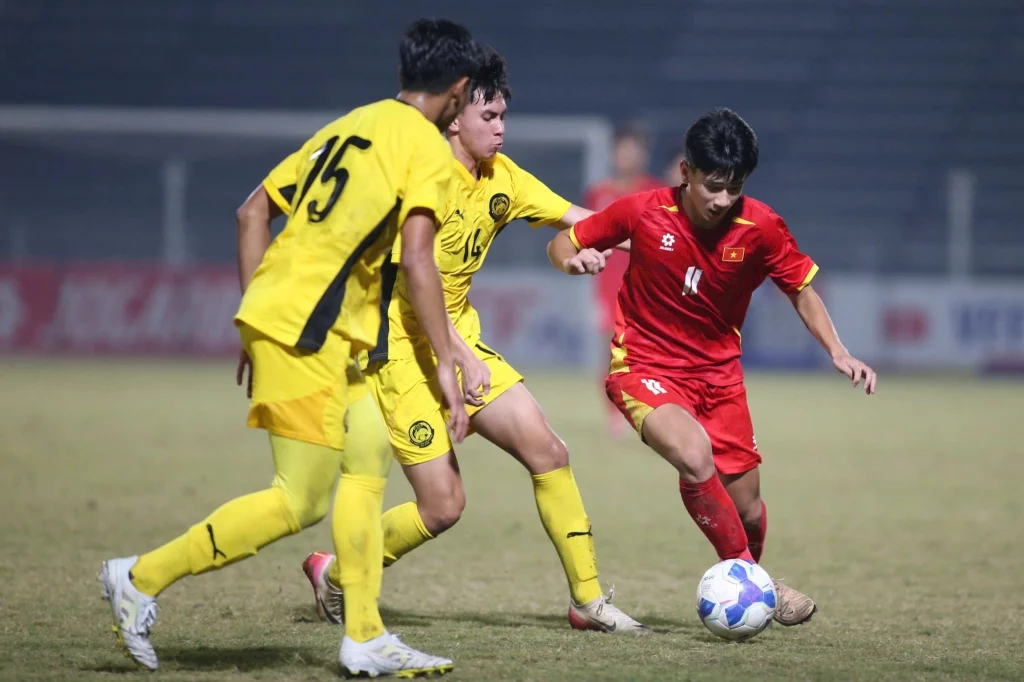 u17 viet nam u17 malaysia cropped 1764682388444