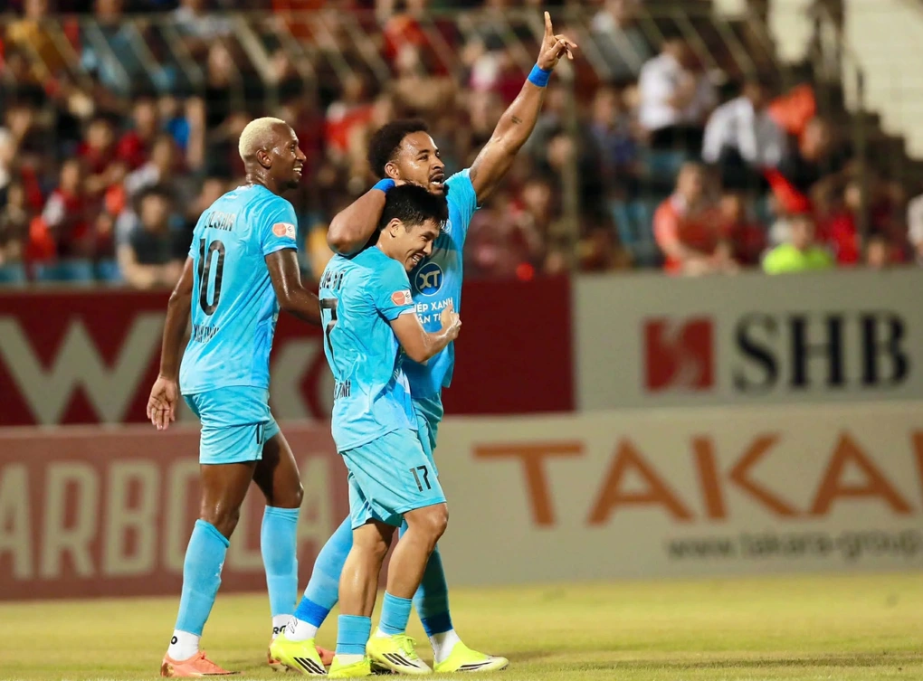 xuan son giup clb nam dinh thang shb da nang slna hoa doi thanh hoa 1 edited 1776605995657