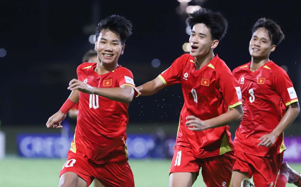 Nhìn Việt Nam đi World Cup, CĐV Thái Lan cay đắng cho đội nhà 2 U17 Viet Nam 2 e1778716681383