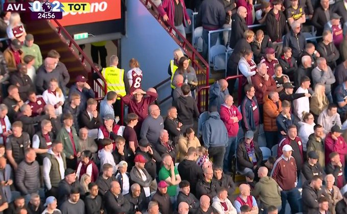aston villa fans leave 25 1078083121