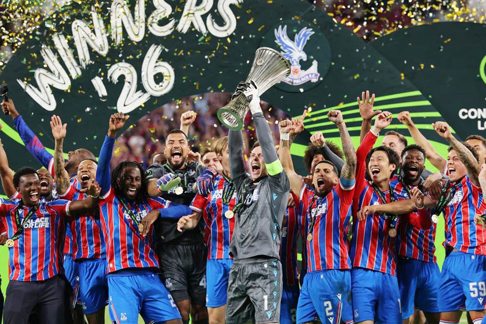 crystal palace vo dich conference league 1046
