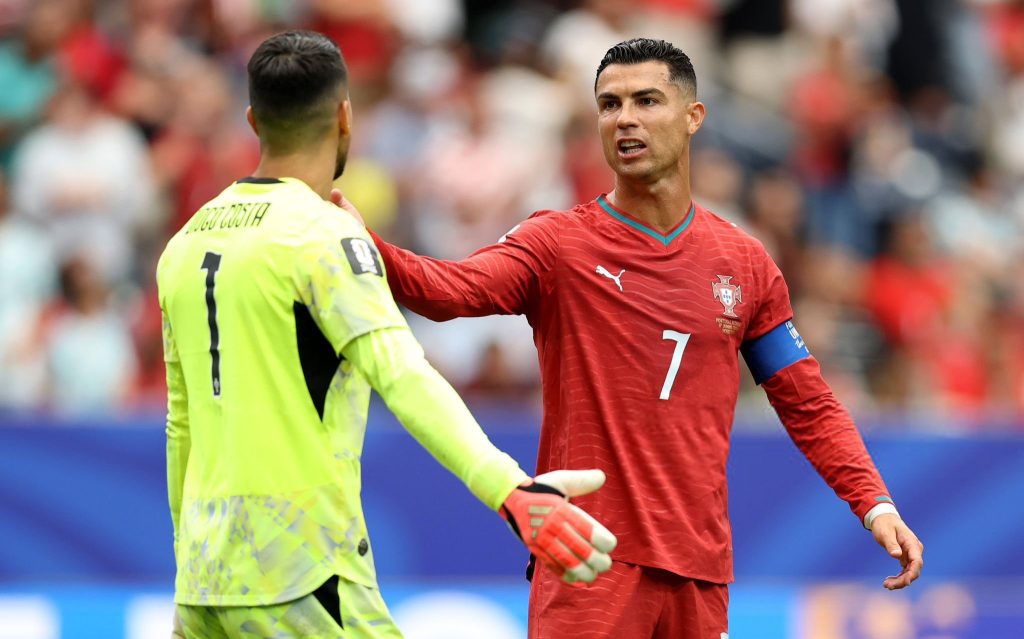 Hàng loạt tờ báo quốc tế chấm Ronaldo điểm thấp nhất trận ra quân WC 2026 2 HLCTojnXkAAZgPs e1781743612882