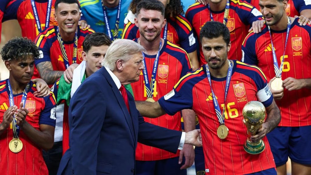 Messi khuyên nhủ 1 câu đầy xúc động khi Yamal lại gần an ủi 1 957458a63abca1b7a24a0d7f212ada27