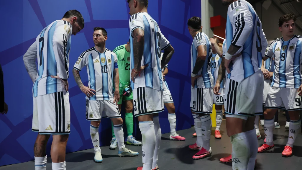 Bị tố thiên vị Argentina, FIFA tức tốc thay đổi quy định về VAR từ vòng tứ kết 3 GettyImages 2285097623