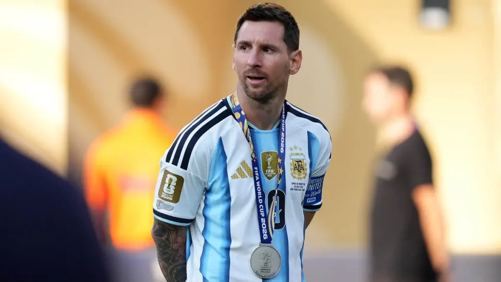 Truyền thông Argentina tố cáo FIFA "không tôn trọng" Messi sau thất bại ở chung kết 4 Lionel Messi