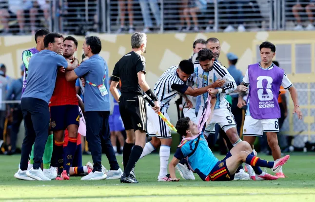 "Một lũ côn đồ hung bạo" - Nhà báo thân thiết với Ronaldo chỉ trích Argentina 1 SEI 305814435 8268