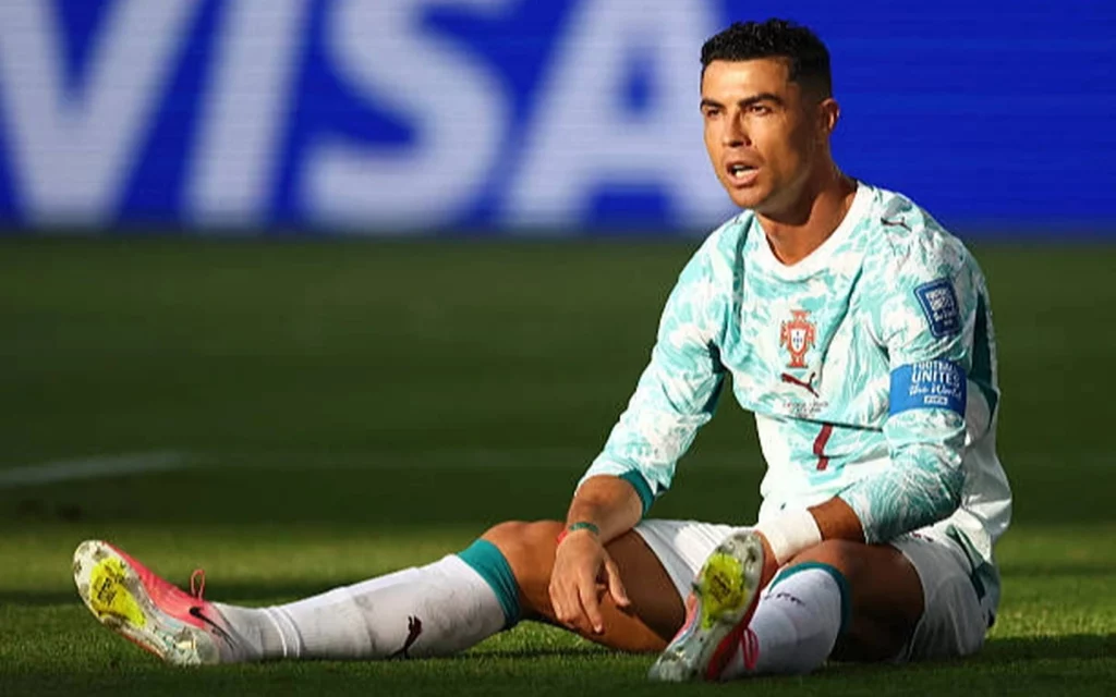 Thật như đùa: Thủ môn Vozinha có nhiều pha rê bóng thành công hơn... Ronaldo 2 bo dao nha 0 0 croatia hiep 1 dang tiec cho c cropped 1783033996759 e1783035475561