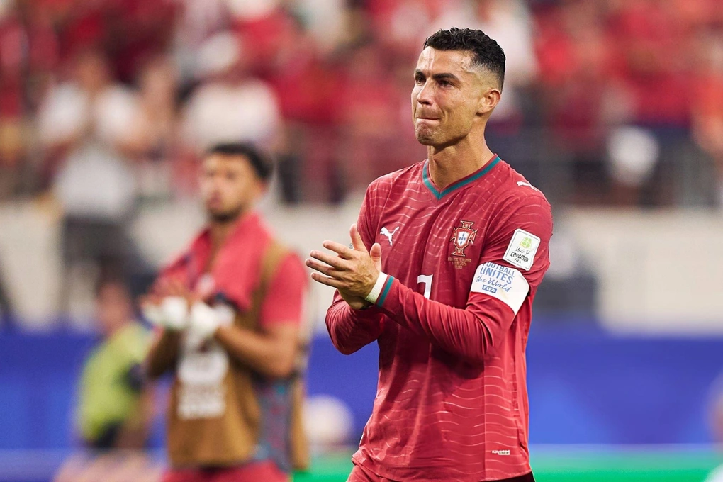 ronaldo bat khoc khi bo dao nha bi loai khoi world cup cropped 1783380774248