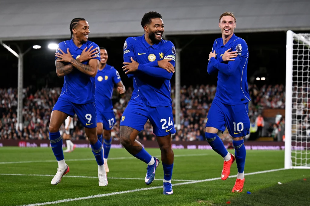 CĐV Chelsea đồng loạt muốn bán 1 cầu thủ sau trận thắng Fulham 1 Chelsea celebrate Cole Palmer s goal against Fulham