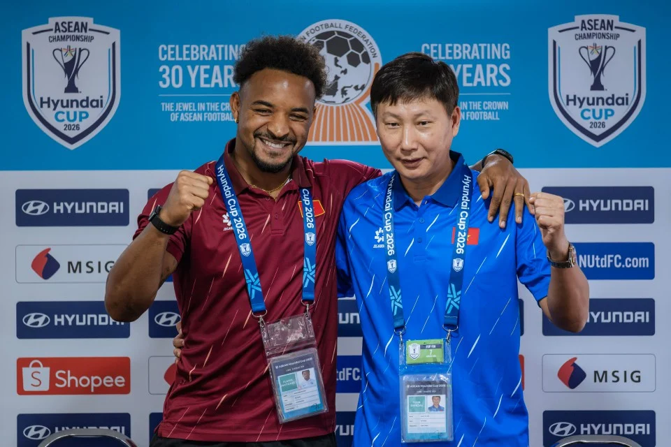 Phóng viên Malaysia hỏi xoáy về trận thua 4-0, thầy Kim đáp trả 3 KIM SANG SIK c364efc663d44b79af34ada7f9589f26 1786773082