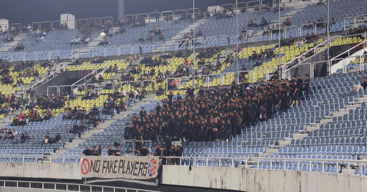 CĐV Malaysia nổi dậy, giương khẩu hiệu “No Fake Players” gây sức ép lên FAM 1 no fake players 17889268150111766985606