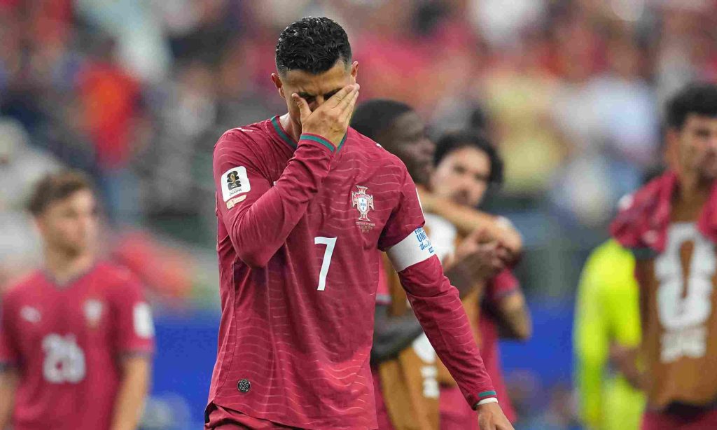 Ronaldo xin lỗi đồng đội, xác nhận chưa từ giã ĐT Bồ Đào Nha 1 623816 ap07072026000053b11zon