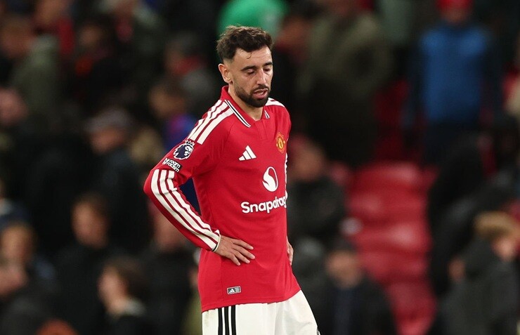 Carrick tuyên bố Bruno Fernandes không còn chắc suất đá chính tại M.U 2 Bruno Fernandes sa sut bao dong khien Carrick them dau dau tai MU 9 1791777692 749 width740height477